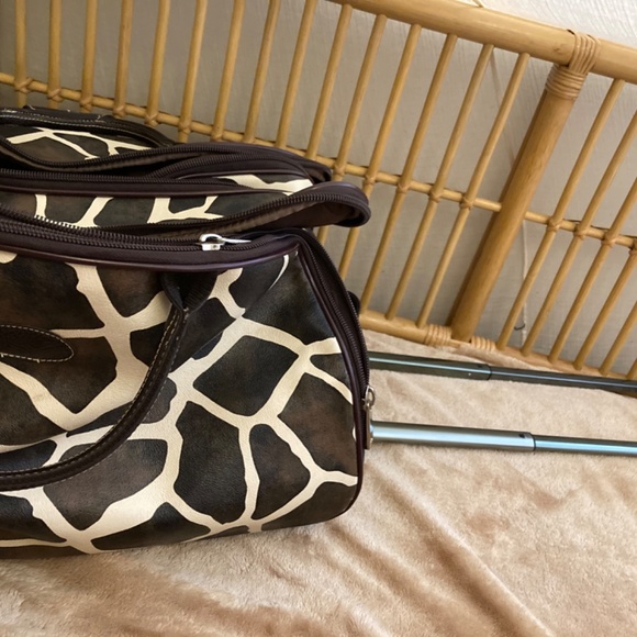 Giraffe print luggage - Picture 6 of 9